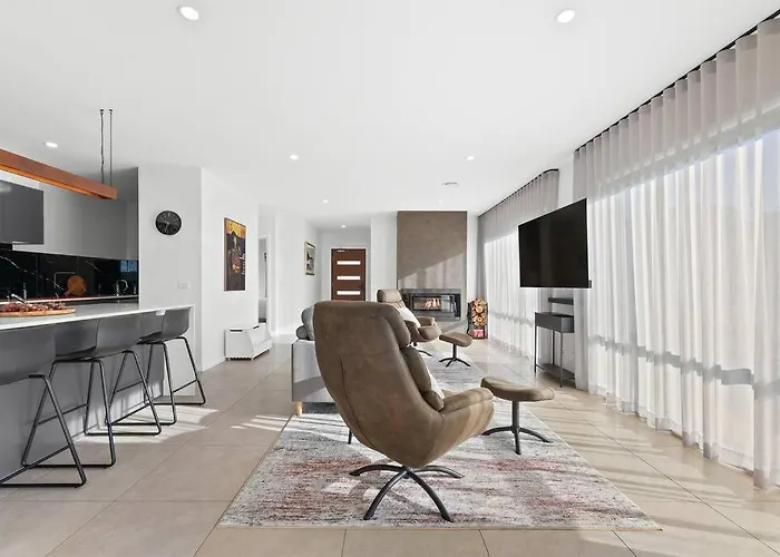 Modern Family Getaway